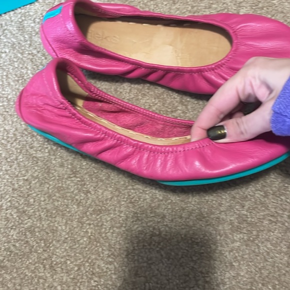 Size 7 Fuchsia Tieks - good used condition - Picture 2 of 6